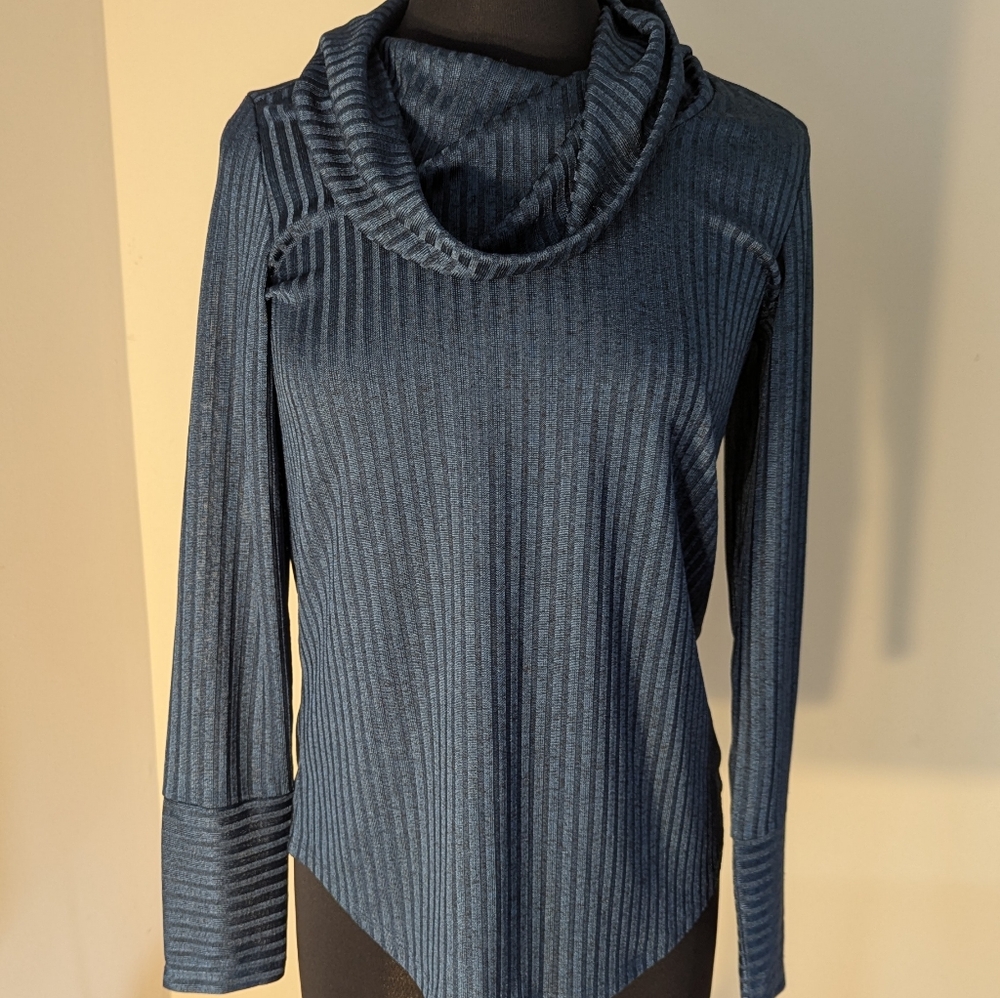 Jones New York Size XS EUC Women's Metallic Blue Ribbed Cowl Neck Top